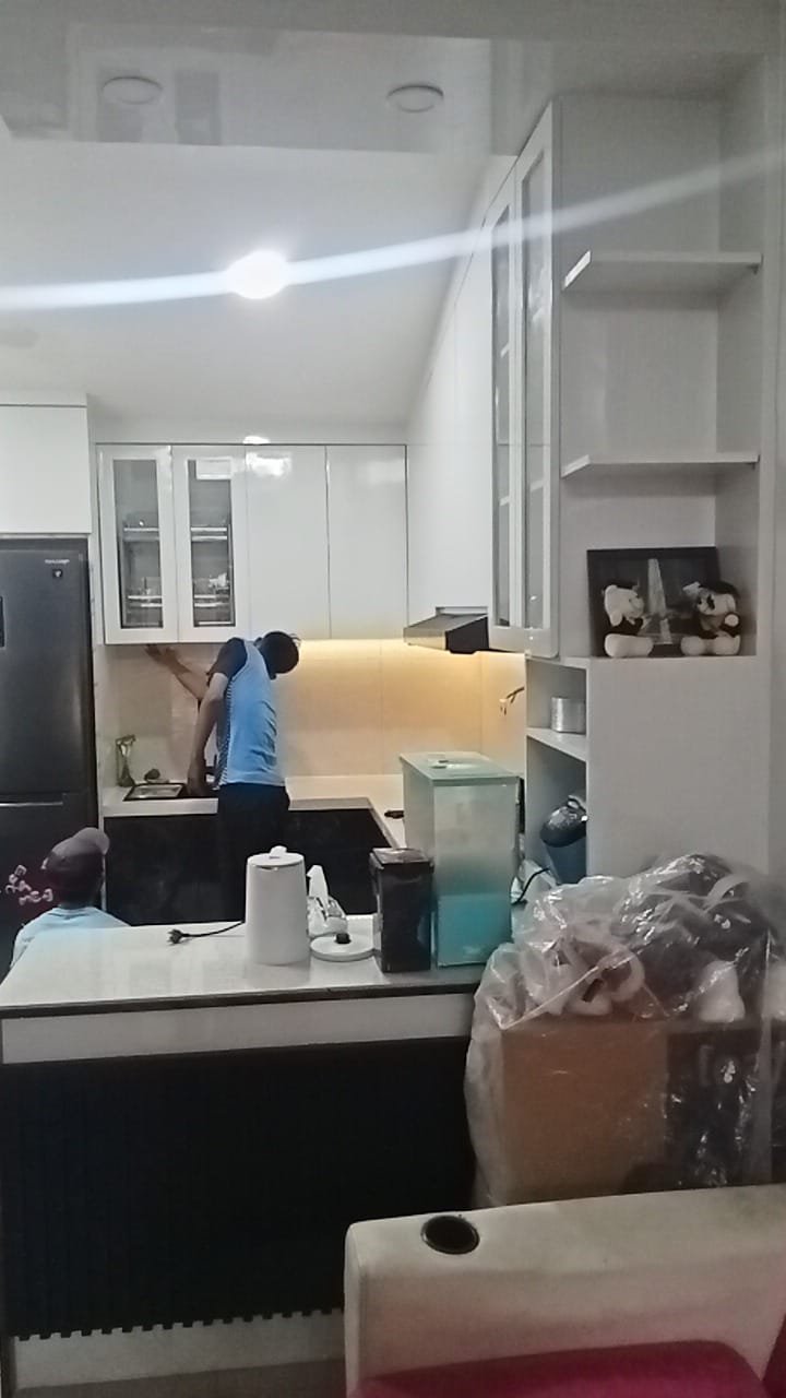 Project Kitchen Set Bu Dini dan renovasi teras rumah